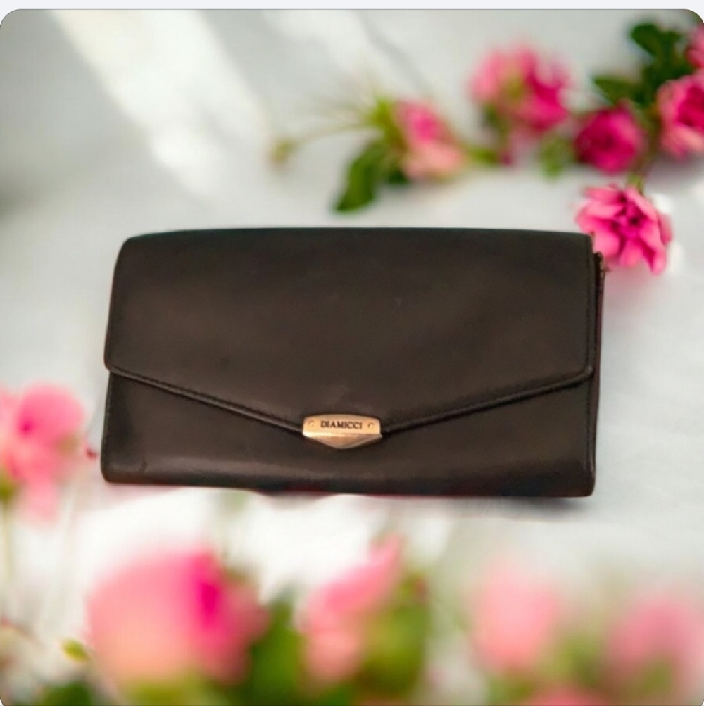 DIAMICCI wallet black leather lots of room gold hardware good shape